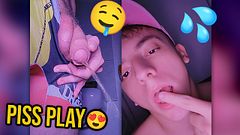 Je goutte ma pisse après avoir pisser dans les toilettes 🤤