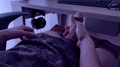 POV - I desperately masturbate in front of the computer