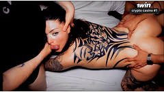 Novia tatuada compartida con su mejor amigo! TRIO Knock Knock Club