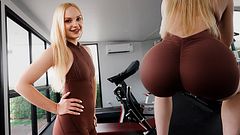 POV: Experienced Trainer Knows How to Take His Petite Client from Squats to Bed – Missionary Pound & Fills Her Mouth with Cum